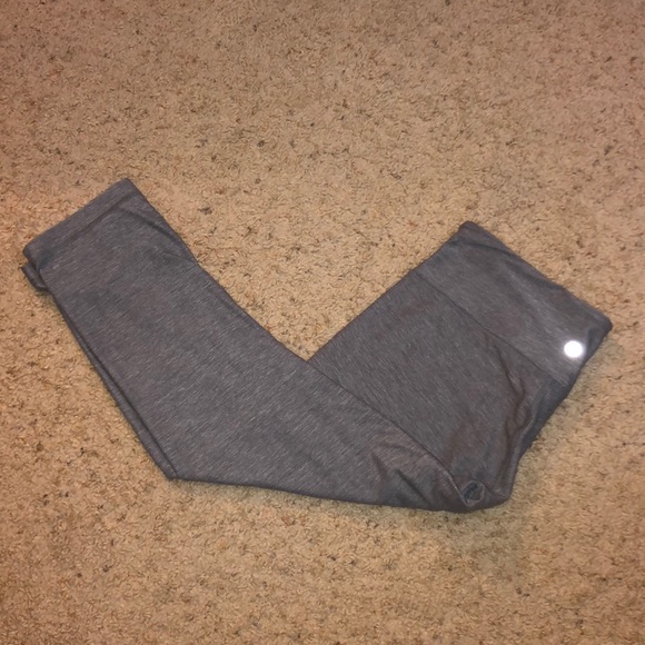 lululemon athletica Pants - Lululemon cropped yoga leggings
